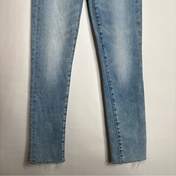 Aritzia Denim Forum The Nico Mid Rise Skinny Crop NWT size 26 - Picture 3 of 10